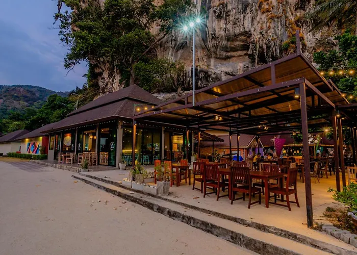 Tonsai Bay Resort