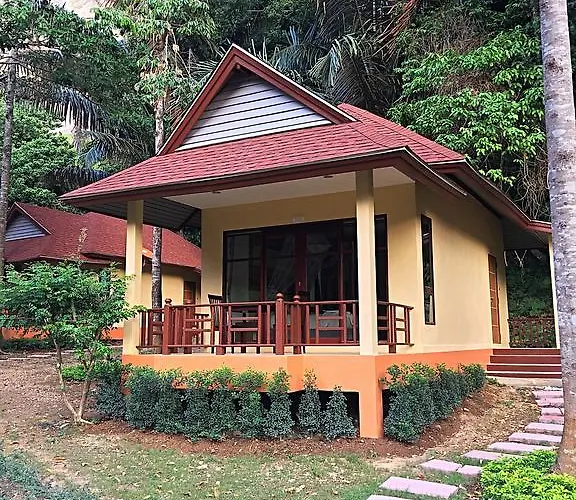 Tonsai Bay Resort